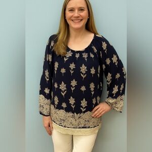 LIZ CLAIBORNE BLACK AND WHITE PULLOVER TOP SIZE MEDIUM GENTLY WORN